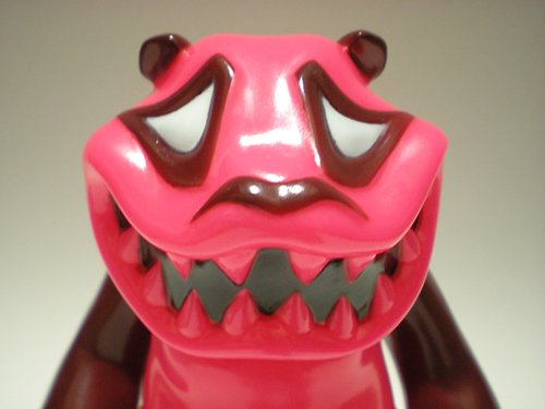 Mad Panda - Sweet Cherry figure by Hariken, produced by Tttoy. Detail view.