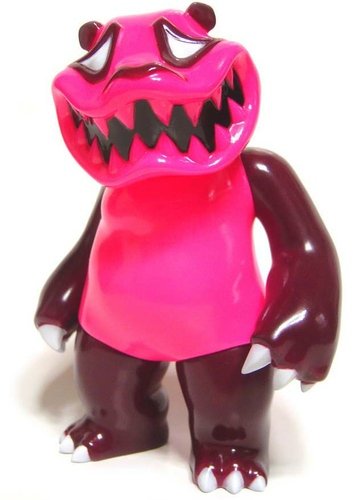 Mad Panda - Sweet Cherry figure by Hariken, produced by Tttoy. Front view.