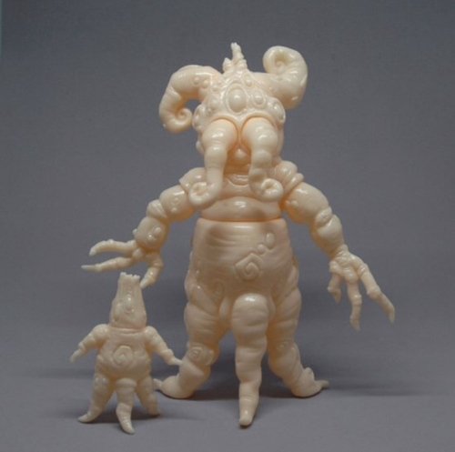 Mandrake Root figure by Doktor A, produced by Toy Art Gallery. Front view.