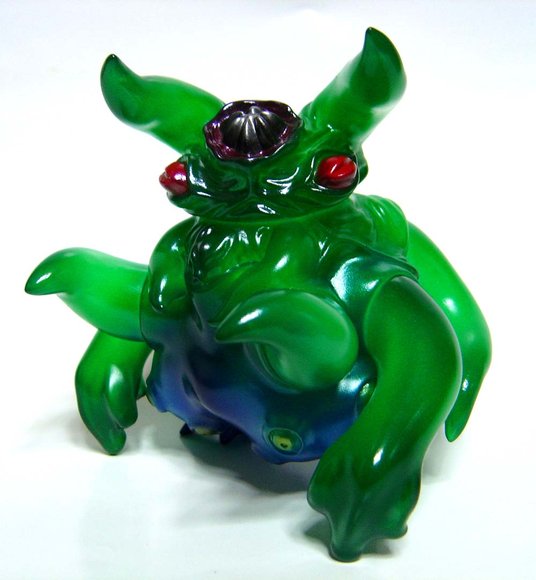 Maqlosa 2nd figure by Tttoy X Invading Monsters, produced by Tttoy . Front view.