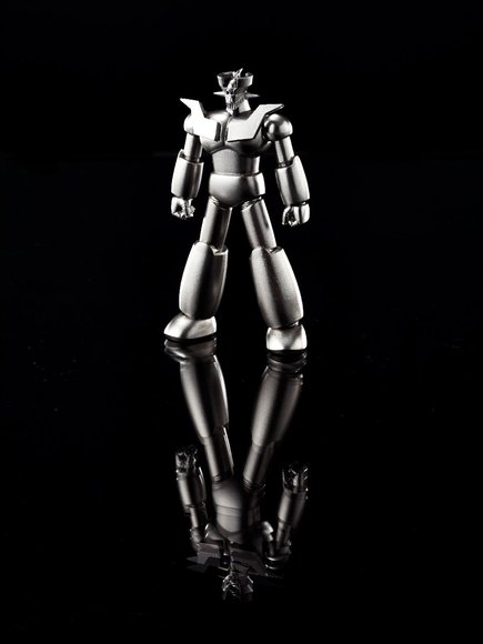 Mazinger Z figure, produced by Bandai. Side view.