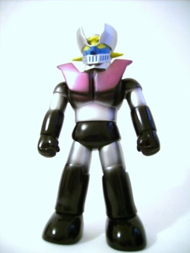 Mazinger figure, produced by Marmit. Front view.