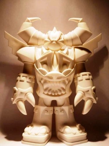 Mecha Azteca figure by Jesse Hernandez, produced by Raje Toys. Front view.