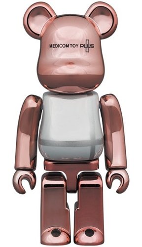 MEDICOM TOY PLUS PINK GOLD CHROME Ver. BE@RBRICK 100％ figure, produced by Medicom Toy. Front view.