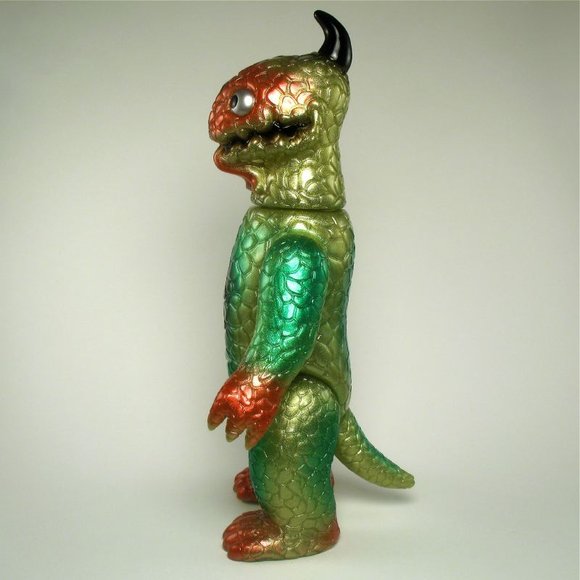 Miborah - Gold, Green, Red, Black figure by Kiyoka Ikeda. Side view.