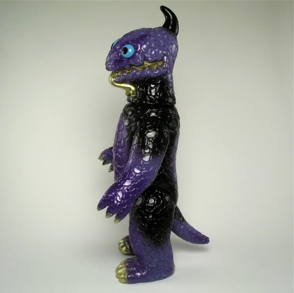 Miborah - Purple, Black figure by Naoya Ikeda. Side view.