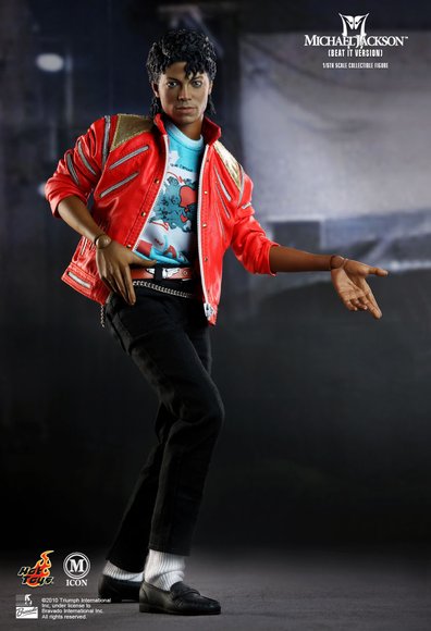 Michael Jackson Beat It figure by Jc. Hong, produced by Hot Toys. Front view.