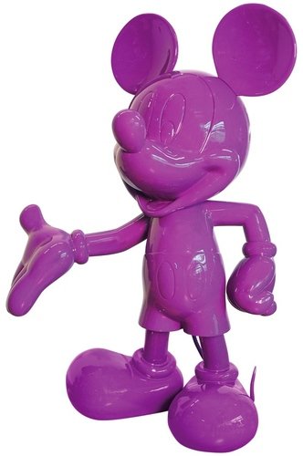 Mickey Welcome figure by Disney, produced by Leblon-Delienne. Front view.