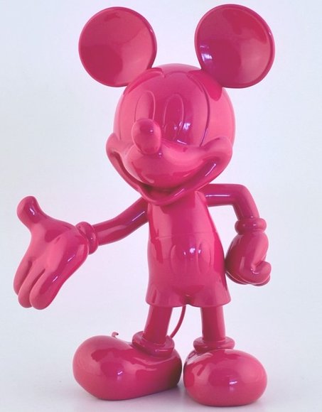 Mickey Welcome figure by Disney, produced by Leblon-Delienne. Front view.