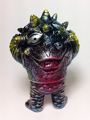 Micro Kaiju Eyezon - painted version figure by Mark Nagata, produced by Max Toy Co.. Back view.
