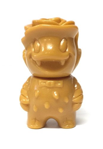 Micro Rose Vampire - Peanut Butter figure by Josh Herbolsheimer, produced by Super7. Front view.