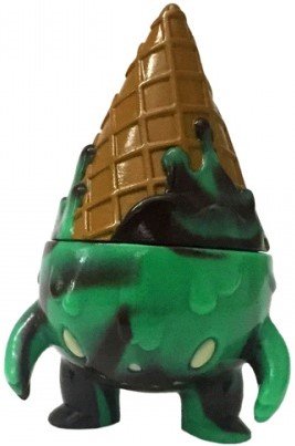 Milton - Chocolate Mint Swirl, SDCC 15 figure by Brian Flynn, produced by Super7. Front view.