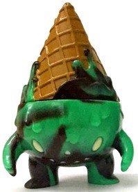 Milton - Chocolate Mint Swirl, SDCC 15 figure by Brian Flynn, produced by Super7. Front view.
