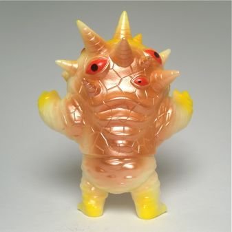 Mini Eyezon figure by Mark Nagata, produced by Max Toy Co.. Back view.
