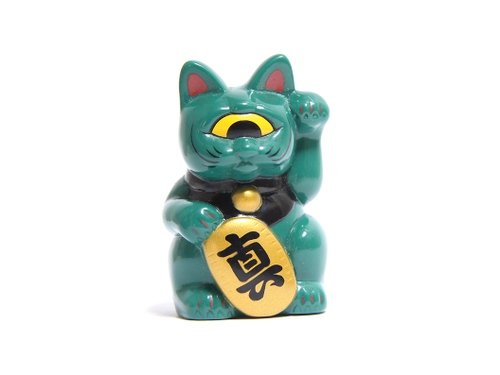 Mini Fortune Cat figure by Mori Katsura, produced by Realxhead. Front view.
