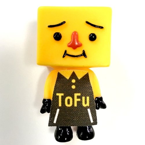 Mini LofTo-fu figure by Devilrobots. Front view.