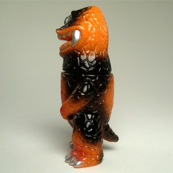 Mini Zagoran - Orange, Black figure by Kiyoka Ikeda. Side view.