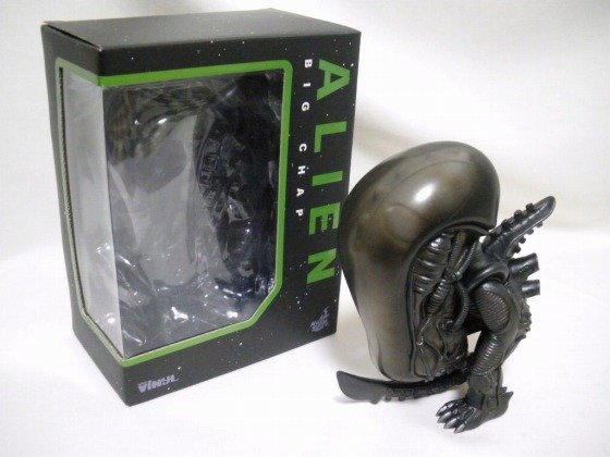 MMS Vinyl ALIEN Big Chap figure by James Khoo, produced by Hot Toys. Packaging.