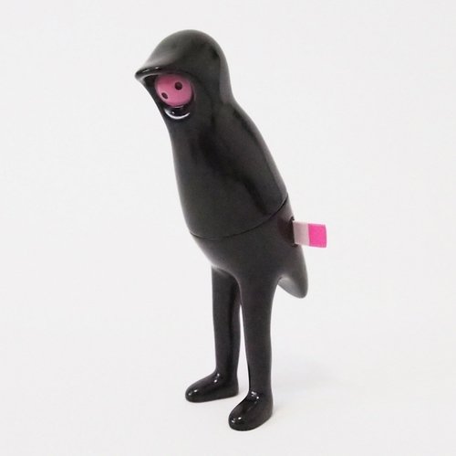 Mobb figure by Yuta Osugi, produced by Meme9. Front view.