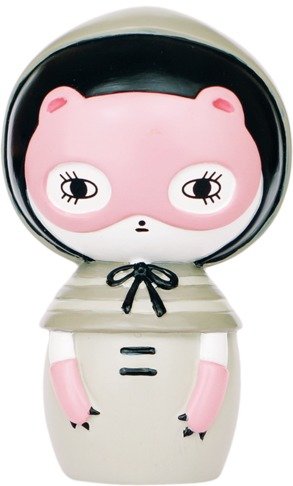 Momiji Gomi figure by Andrea Kang, produced by Momiji. Front view.