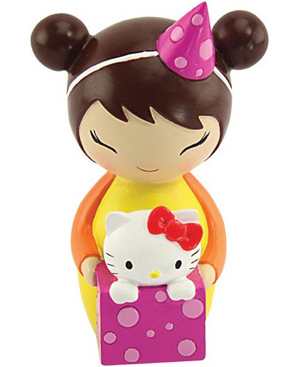 Kipi figure by Momiji X Hello Kitty, produced by Momiji. Front view.