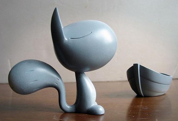 Moon Cat figure by Sergey Safonov. Side view.