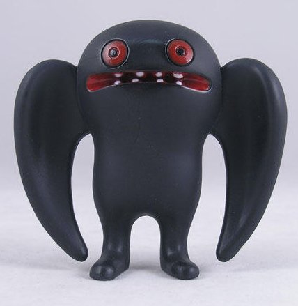 Mothman vs. Flatwoods Monster figure by David Horvath, produced by Pretty Ugly Llc.. Front view.
