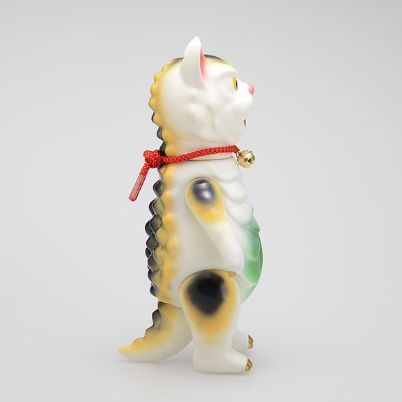 Mountain Cat Kaijyu Nyagos - White figure by Woo-Joe, produced by Renovatio. Side view.