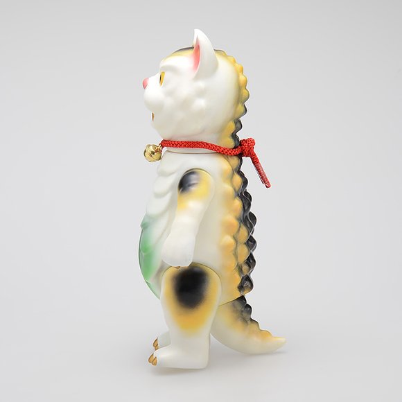 Mountain Cat Kaijyu Nyagos - White figure by Woo-Joe, produced by Renovatio. Side view.