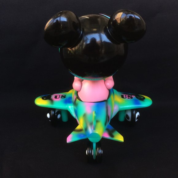 Mousemask Murphy in Airplane Psycho Camo figure by Ron English, produced by Blackbook Toy. Back view.