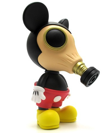 Mousemask Murphy figure by Ron English, produced by Made By Monsters. Side view.