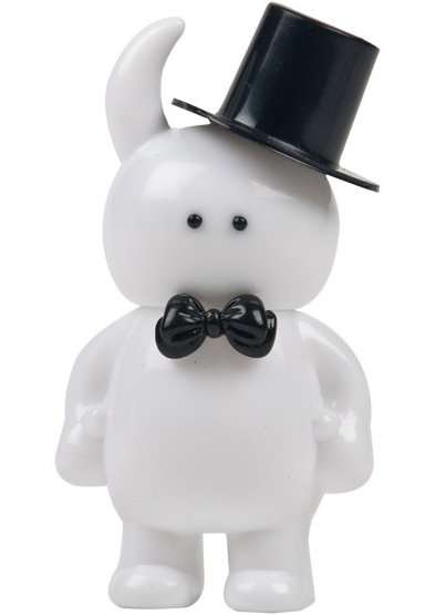 Mr Uamou figure by Ayako Takagi, produced by Uamou. Front view.