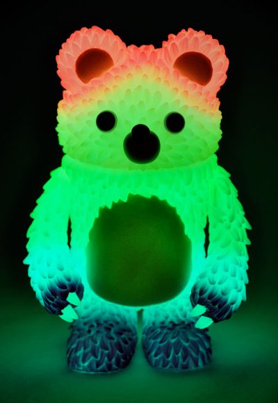 MUCKEY 7TH COLOR CRAYON RAINBOW figure by Hiroto Ohkubo, produced by Instinctoy. Front view.