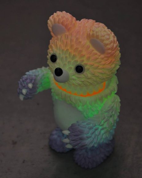 Muckey （ムッキー) Fantasmic Rainbow  G.I.D. figure by Hiroto Ohkubo, produced by Instinctoy. Detail view.