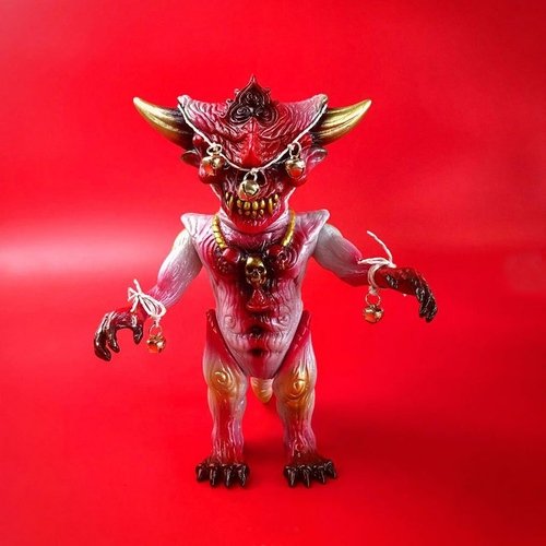 MVH x DHP APALALA figure by Rich Montanari And Toby Dutkiewicz, produced by Devils Head Productions. Front view.