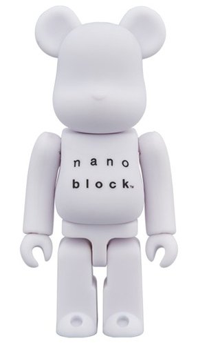 nanoblock TM 2PACK SET A BE@RBRICK 100% figure, produced by Medicom Toy. Front view.