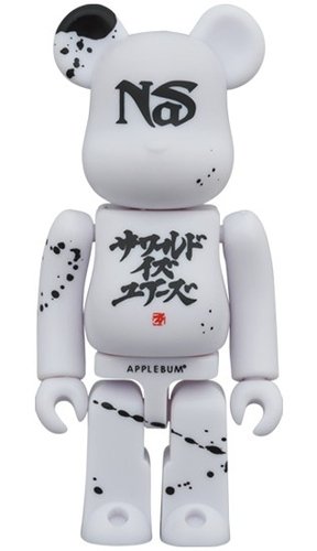 NAS × APPLEBUM BE@RBRICK 100％ figure, produced by Medicom Toy. Front view.