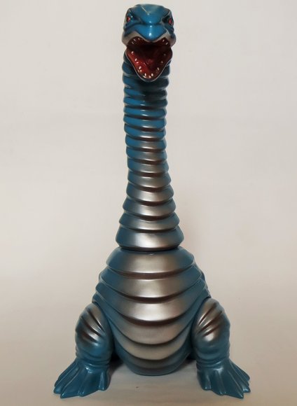 Neclong (ネクロング) - Blue & Silver figure by Hiramoto Kaiju, produced by Cojica Toys. Front view.