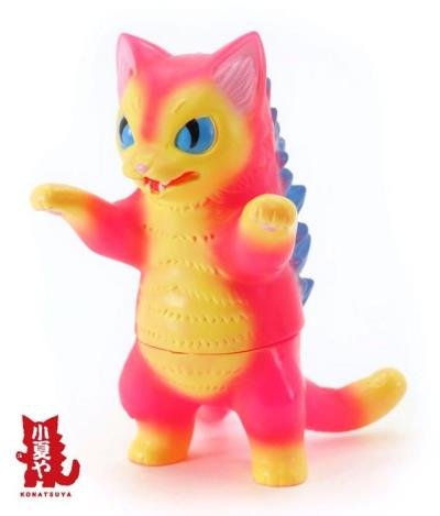 Negora - Q Pop Shop Exclusive - Pink figure by Konatsu, produced by Konatsuya. Front view.