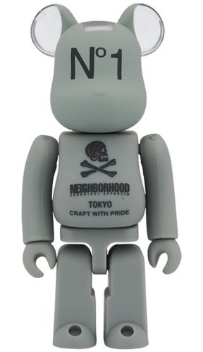 NEIGHBORHOOD BE@RBRICK 100％ ノベルティ figure, produced by Medicom Toy. Front view.