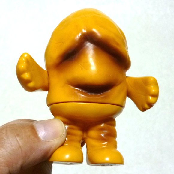 Nuppeppo (ぬっぺっぽう) figure, produced by Tomy. Front view.