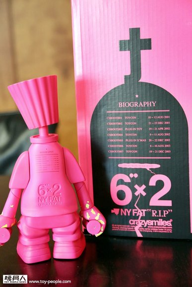 NY Fat - 6x2 R.I.P Pink figure by Michael Lau, produced by Crazysmiles. Back view.