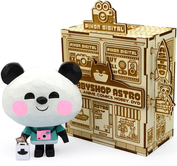 Panda Otaku Jerry, Toycon UK Painted Edition figure by Tado. Packaging.