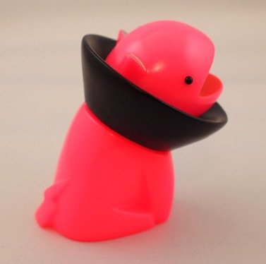 Parabola - Pink with black collar figure by Chima Group, produced by Chima Group. Side view.