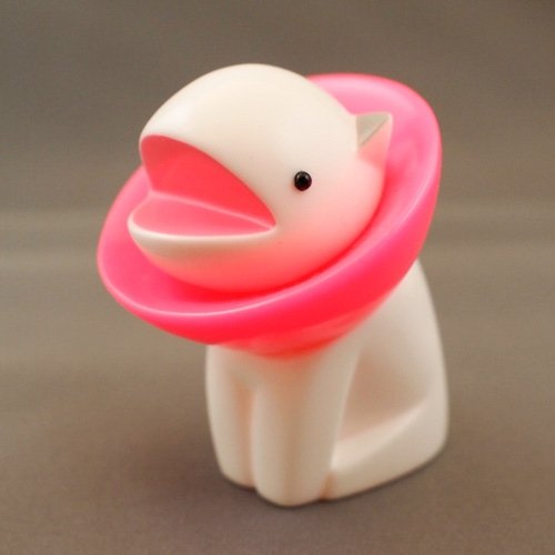 Parabola - white with pink collar figure by Chima Group, produced by Chima Group. Front view.
