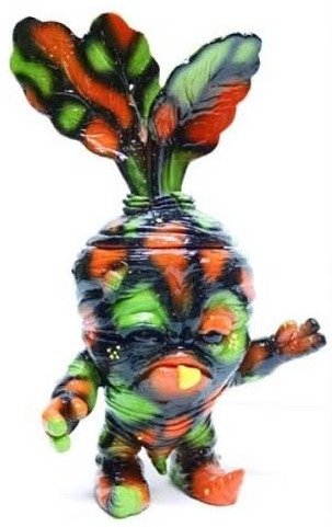 PEAS & CARROTS CAMO DEADBEET CUSTOM figure by Topheroy, produced by Scott Tolleson. Front view.