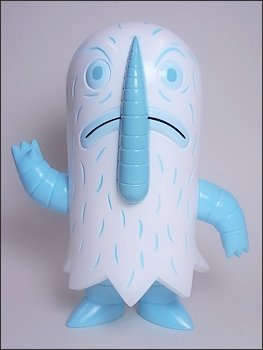Reche Helper figure by Tim Biskup, produced by Gargamel. Front view.
