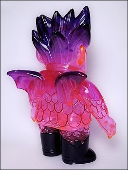 Ojo Rojo - Clear Pink figure by Martin Ontiveros, produced by Gargamel. Back view.