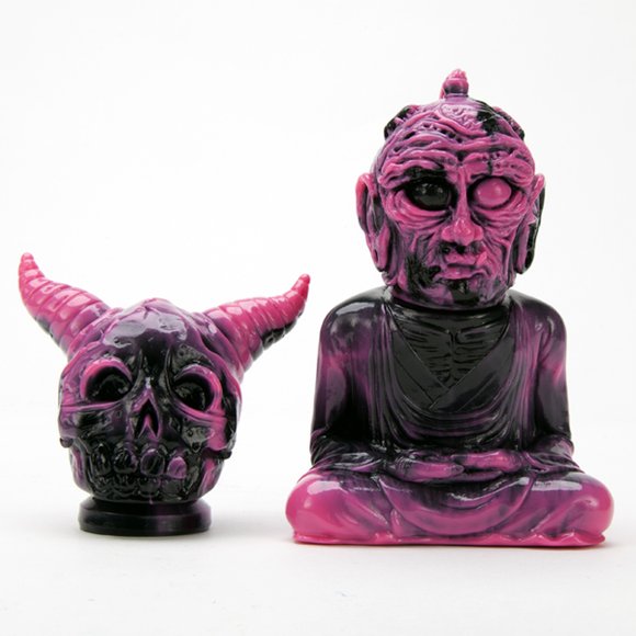 PINK FAN OFFER ALAVAKA BODHISATTVA figure by Toby Dutkiewicz, produced by DevilS Head Productions. Front view.