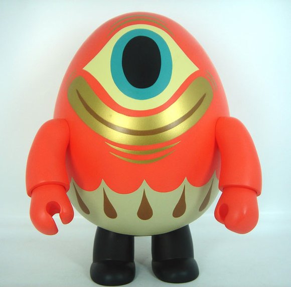 Polska Cyclop figure by Tim Biskup, produced by Toy2R. Front view.